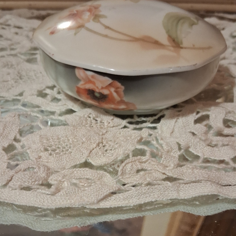 Small Ceramic Trinket Box - Picture 2 of 4